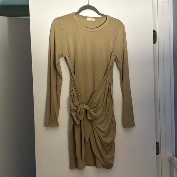 NWT tan Ruched dress size M - Picture 1 of 3
